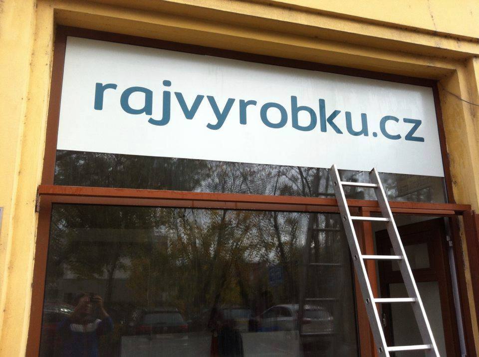 reklamní polep na autě