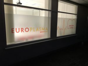 Samolepícíreklama.cz - pískované polepy pro EUROPLASMA Chodov