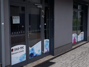 Samolepícíreklama.cz - tištěné polepy pro SKA-TEC
