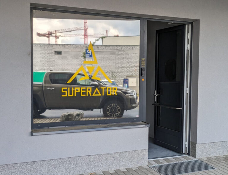 Foto č. 2 - Superator – Zbraně a střelivo – Polep výlohy