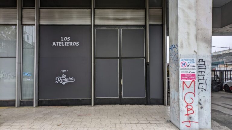 Foto č. 3 - Polep výlohy – Los Atelieros Strahov