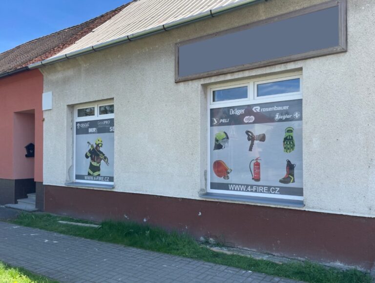 Ukázka realizace: Polep výlohy prodejny pro hasiče