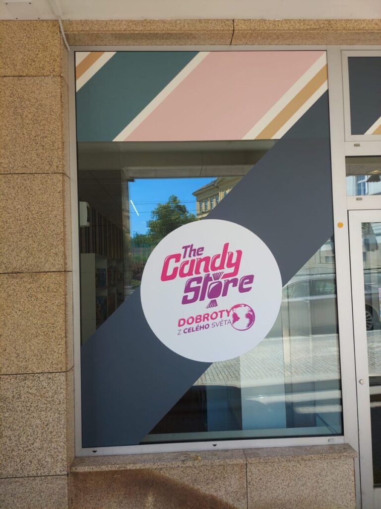 Foto č. 2 - Candy Store Vysočany – Polep výlohy