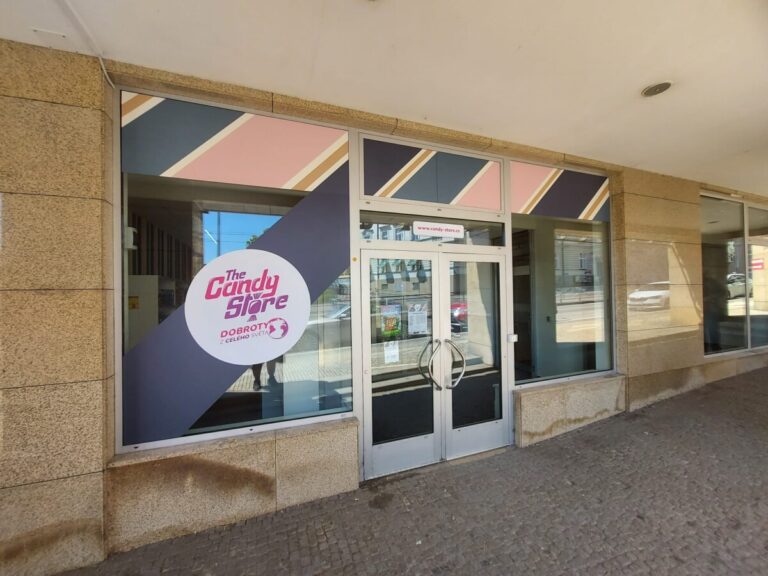 Ukázka realizace: Candy Store Vysočany – Polep výlohy