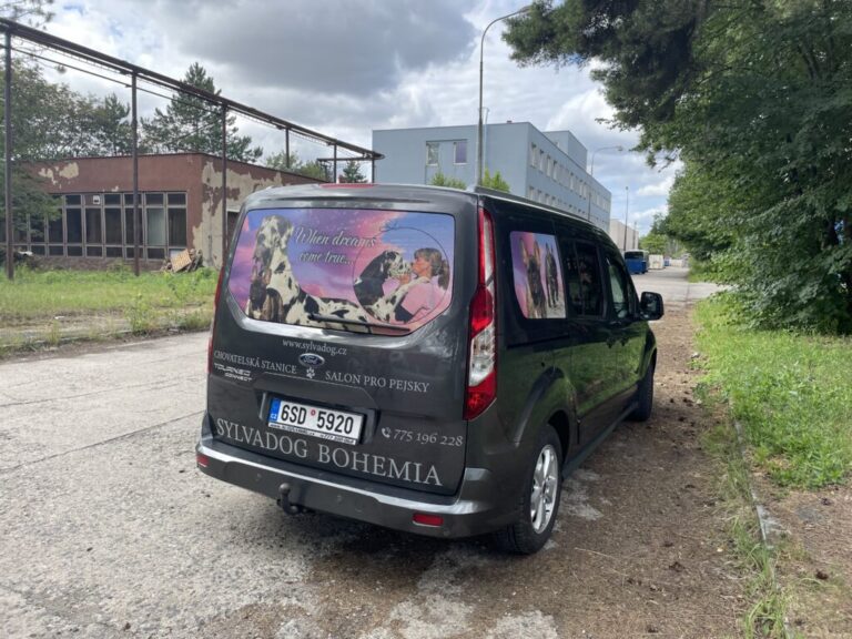 Ukázka realizace: Sylvadog – Salon pro pejsky – Polep auta