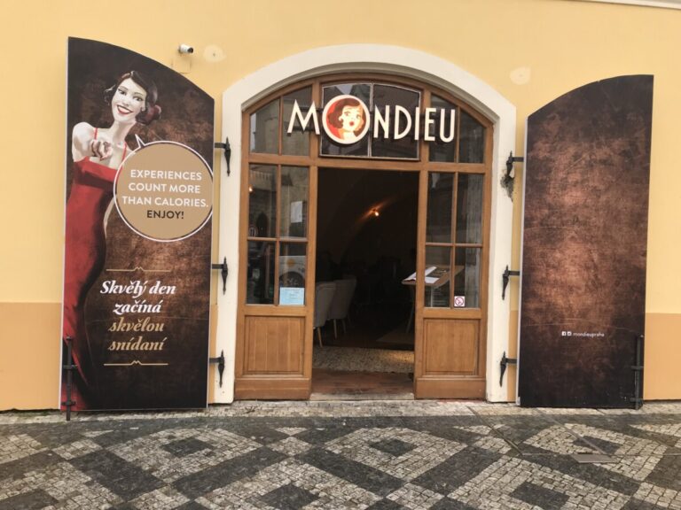 Foto č. 3 - Mondieu Bakery – Polep dveřního štítu