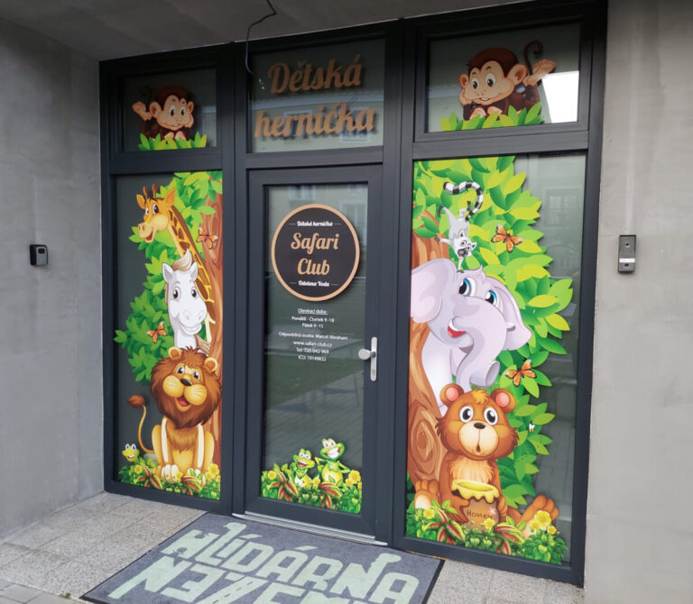 Ukázka realizace: Safari Club – Polep výlohy