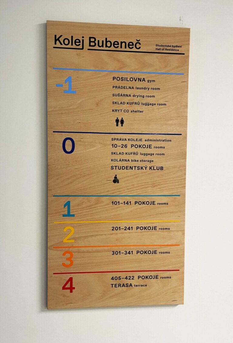 Foto č. 2 - ČVUT kolej Bubeneč – Polep skel a desek
