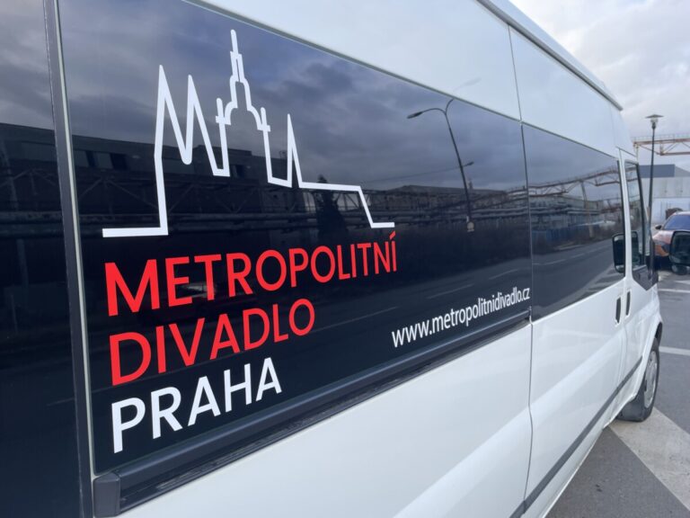 Foto č. 2 - Polep dodávky pro metropolitní divadlo Praha