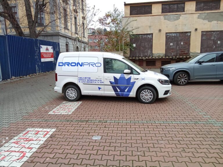 Foto č. 1 - DronPro – Polep auta VW Caddy