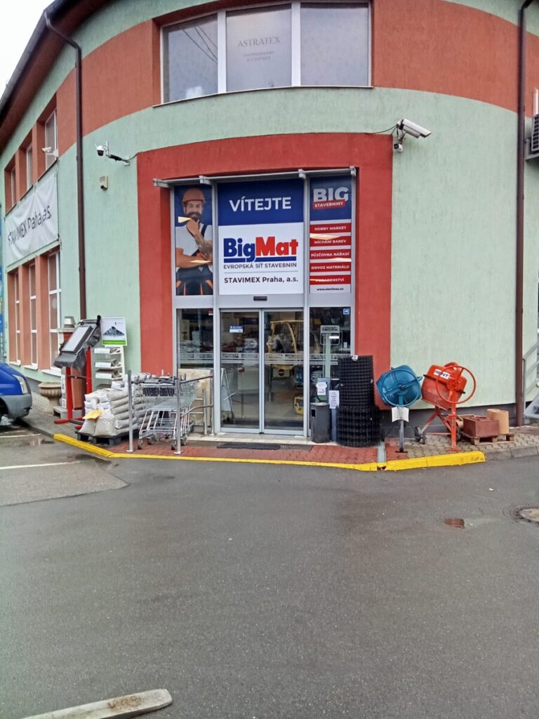 Foto č. 3 - Polep výlohy pro stavebniny BigMat