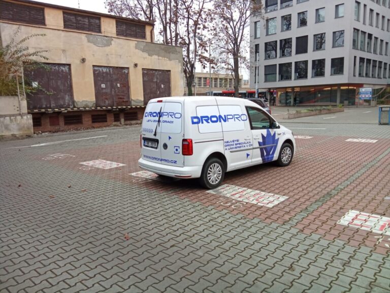 Foto č. 3 - DronPro – Polep auta VW Caddy