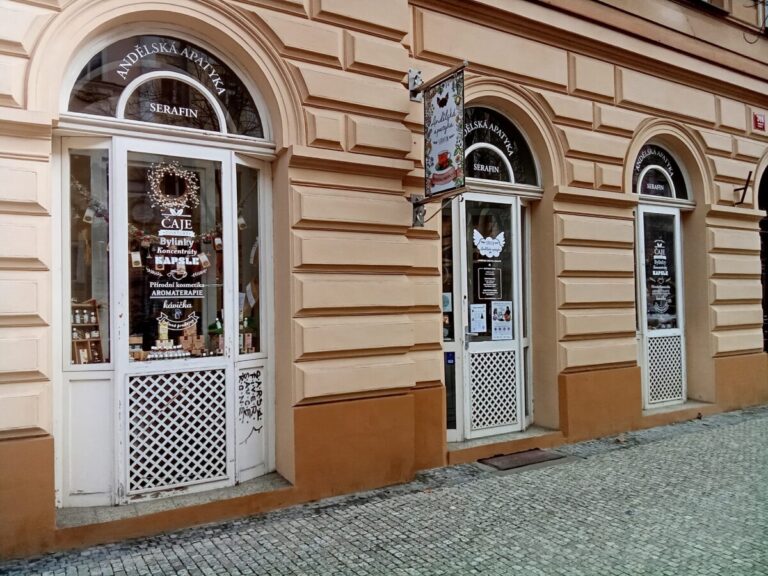 Foto č. 1 - Andělská Apotyka – Polep výlohy a výstrče