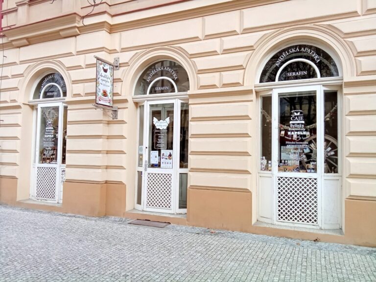 Foto č. 4 - Andělská Apotyka – Polep výlohy a výstrče
